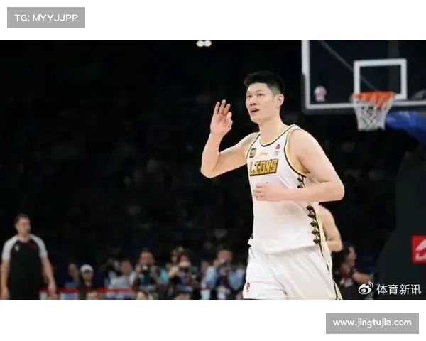 王洪泽豪取19分12篮板荣膺MVP 胡金秋亲自为其颁奖现场热烈欢庆 王洪泽豪取19分12篮板荣膺MVP 胡金秋亲自为其颁奖现场热烈欢庆